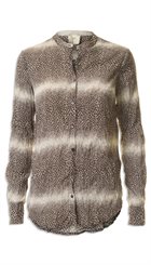 Heartmade - Maple - Smuk mørkebrun girafprintet feminin silkeskjorte