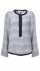 Pieszak - Bea Blouse - Silkebluse i lækkert blåt stribet print med kontrastkanter