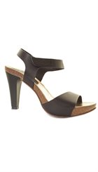 Penelope - 5066 - Sort sandal i glat skind med plateau