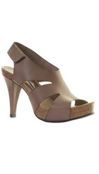 Penelope - 3119 - Nougatbrun sandal i glat skind med plateau