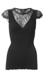 Style Butler - Frida Camisole - Sort feminin top med korte blondeærmer