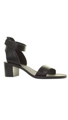 Sofie Schnoor - S151653 - Sort lækker sandal med bred træhæl