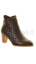 Sofie Schnoor - T160C - Sort stvlet med flet og god hl